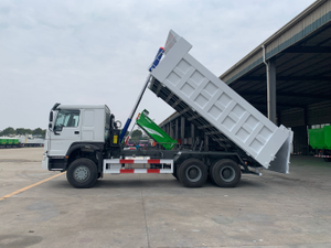 Sinotruk Howo 6x4 20cbm Camion-benne pour sable et pierre