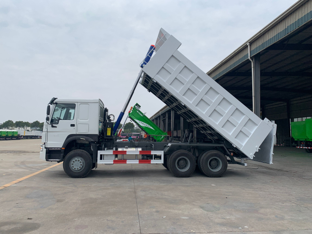 Sinotruk Howo 6x4 20cbm Camion-benne pour sable et pierre