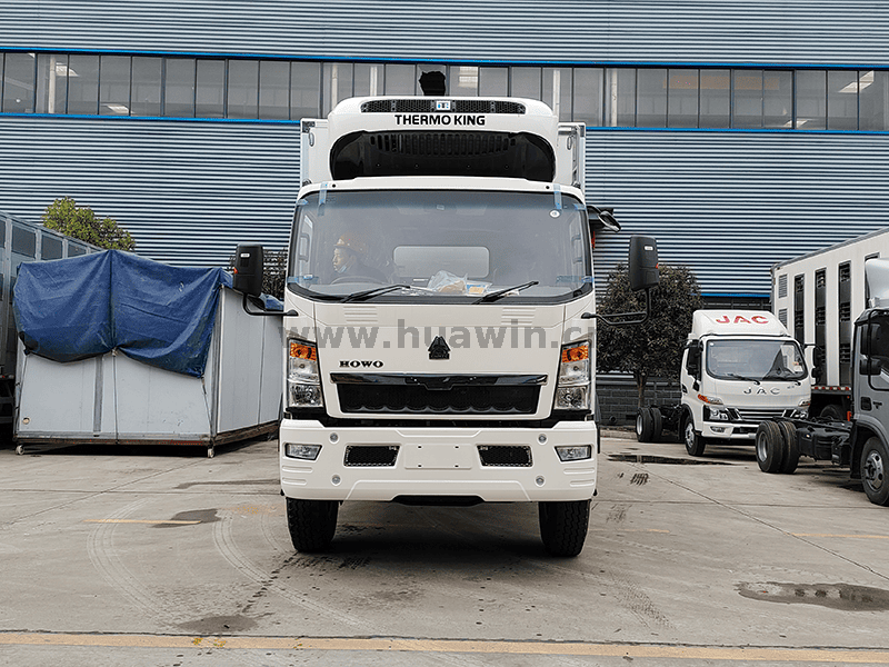 Camion réfrigéré Sinotruk Howo 4x2-1