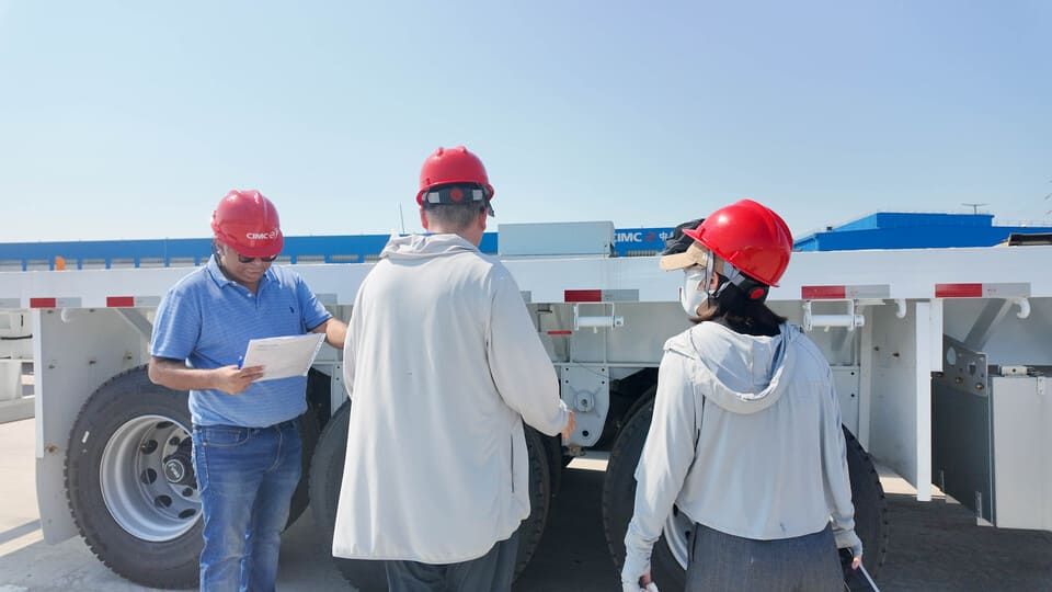 Visite du client Sierre Leone à l'usine pour l'inspection de la remorque-2