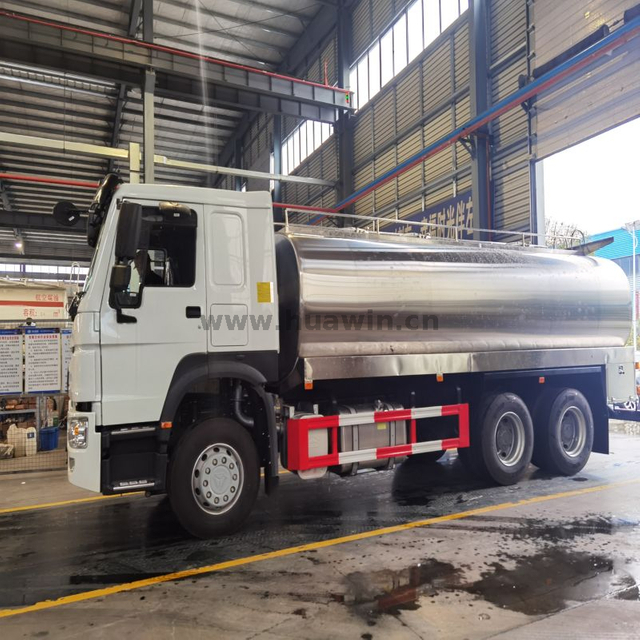 Camion de stockage et de transport de lait SINOTRUK HOWO 6X4 16 cbm