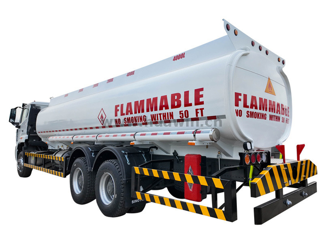 Camion de pétrolier Howo Fuel-6 × 4