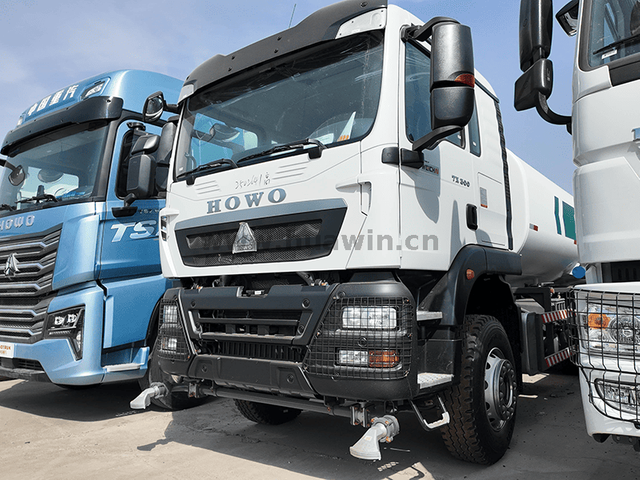 Howo Water Sprinkler Truck-TX-6 × 4