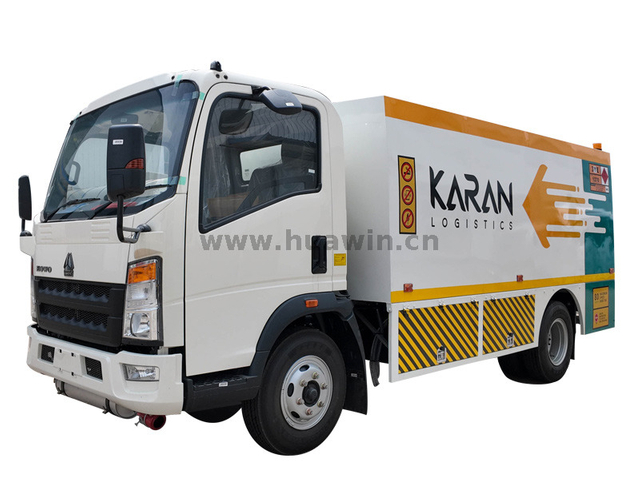 Camion léger du camion de carburant Sinotruk Howo 4x2