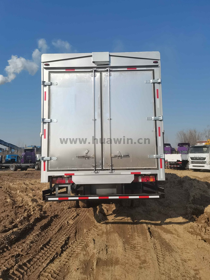 SINOTRUK A7 6X4 Aluminium Wing Open Van Truck