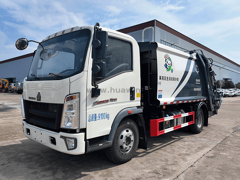 Camion compacteur de d&eacute;chets SINOTRUK HOWO-4x2-1
