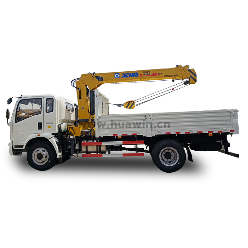 Camion-grue SINOTRUK HOWO 4x2 - Flèche télescopique 5 tonnes XCMG