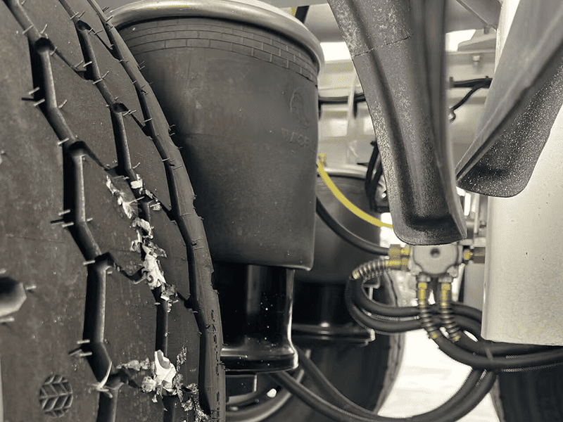 Semi-remorque-citerne de carburant d'alliage d'aluminium des axes 46CBM de SINOTRUK CIMC 3-new-5