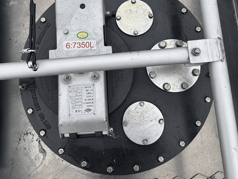 Semi-remorque-citerne de carburant d'alliage d'aluminium des axes 46CBM de SINOTRUK CIMC 3-nouveau-2