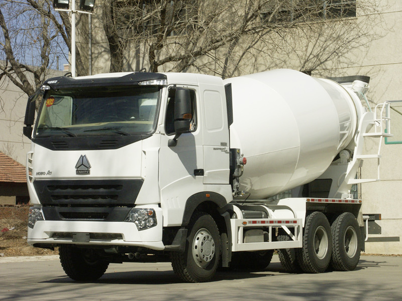 Camion malaxeur à béton SINOTRUK HOWO A7 6X4