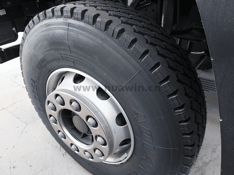 Howo Fuel Tanker-NX-8 × 4-5