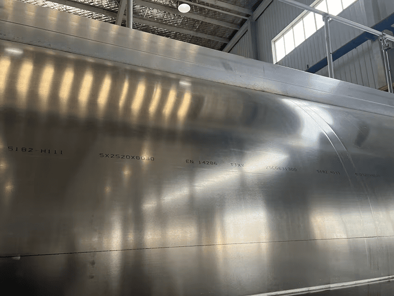 Semi-remorque-citerne de carburant d'alliage d'aluminium des axes 46CBM de SINOTRUK CIMC 3-new-7