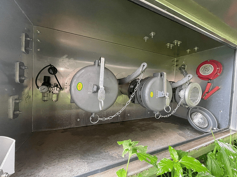 Semi-remorque-citerne de carburant d'alliage d'aluminium des axes 46CBM de SINOTRUK CIMC 3-nouveau-1