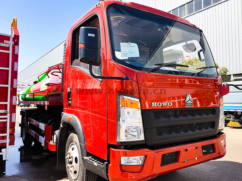 Camion d'aspiration fécal