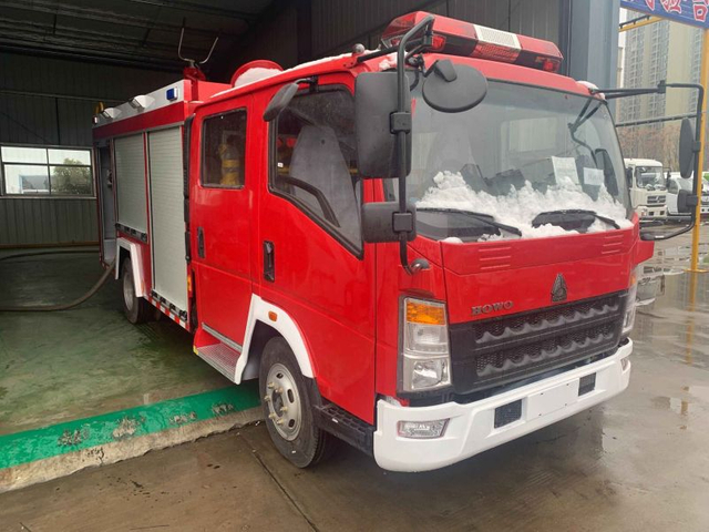 Cummins Engine 3 CBM Eau et 1 cbm de contrôle de feu en mousse CBM