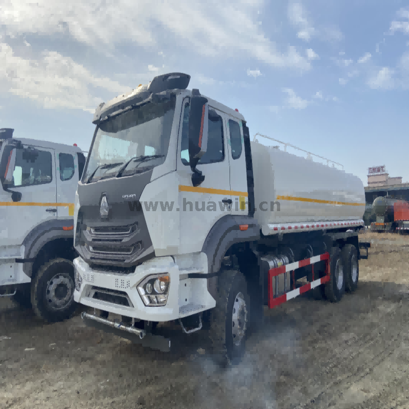 Camion tonneau à eau SINOTRUK E7 6X4