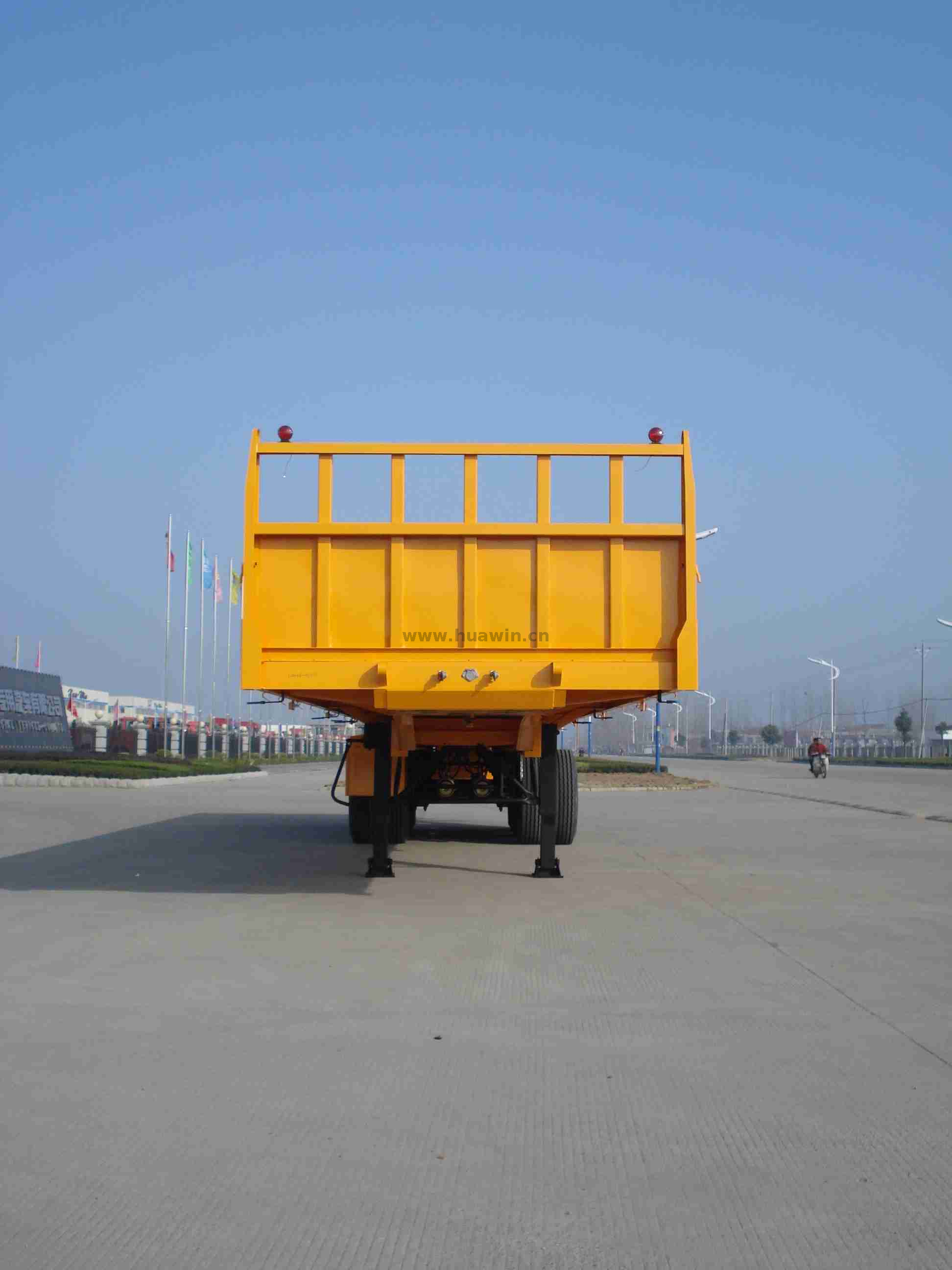 Sinotruk 3-Axle Heavy Duty Stake Transport Van Cargo Semi-remorque