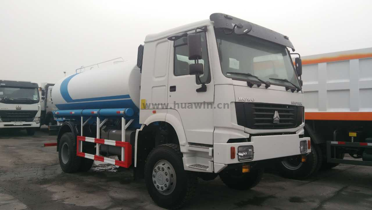 Camion à eau SINOTRUK HOWO 6X4 371HP 20 000 litres