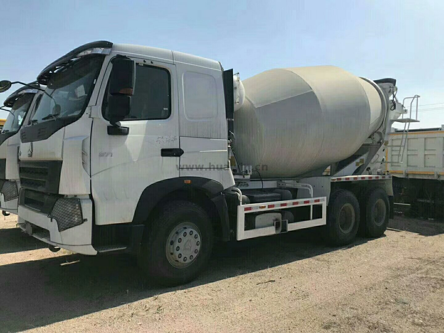 Camion malaxeur à béton SINOTRUK A7 6x4 - 12CBM