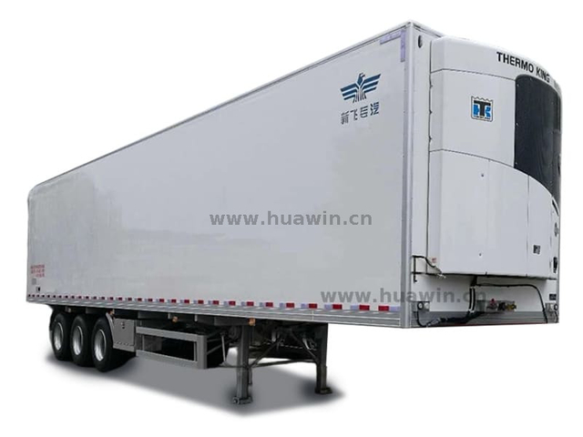 Sinotruk 3 essieux Chill Transport de transport alimentaire
