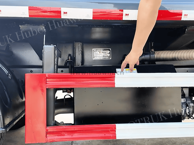 Camion compacteur de d&eacute;chets SINOTRUK HOWO-4x2-9