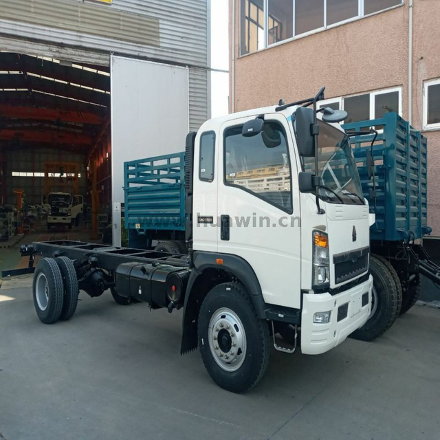 SINOTRUK HOWO 4 × 2 6 roues Châssis de chargement léger 10T