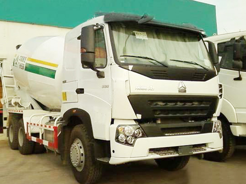 Camion malaxeur à béton SINOTRUK HOWO A7 6X4