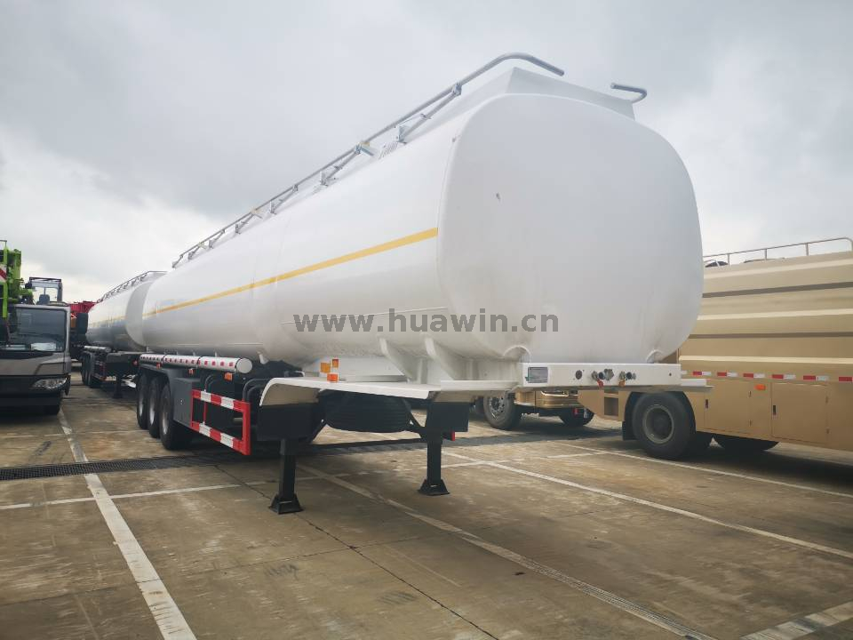 Semi-remorque de réservoir de carburant Sinotruk Huawin 38 CBM
