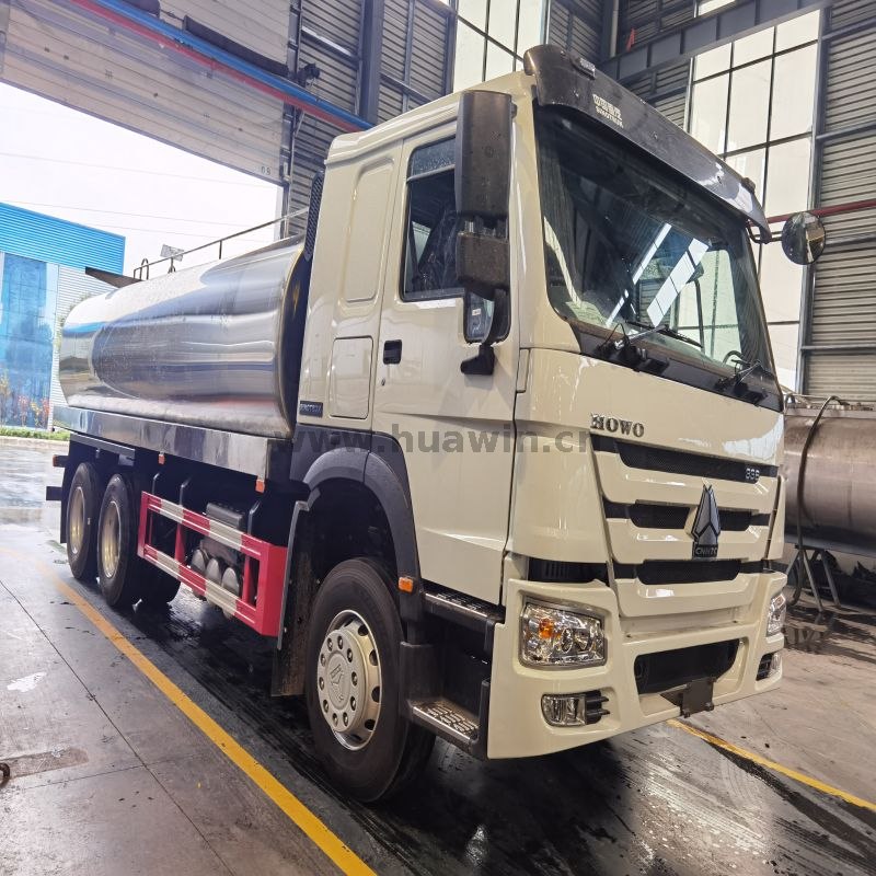 Camion en acier inoxydable HOWO 6X4 Milk Water Tanker 20 Cbm
