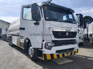 Sinotruk A7 T7 8x4 Camion-citerne de carburant 25 CBM