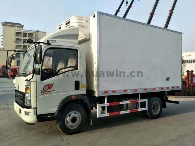 Camion frigorifique SINOTRUK HOWO 4x2-3 tonnes