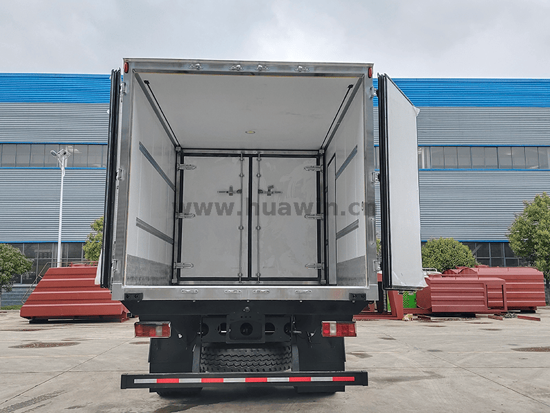 Camion réfrigéré Sinotruk Howo 4x2-8